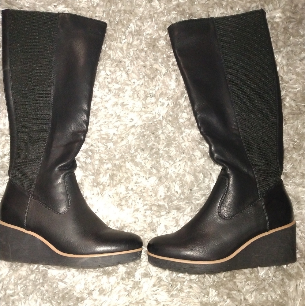 Women's wedge boots